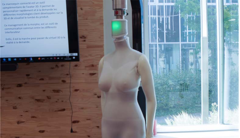 (Mannequin robotique s’adaptant à toutes les morphologies d’Euveka, une entreprise française) 