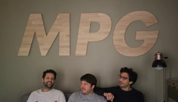 Les trois cofondateurs de MPG dans leurs bureaux à Paris